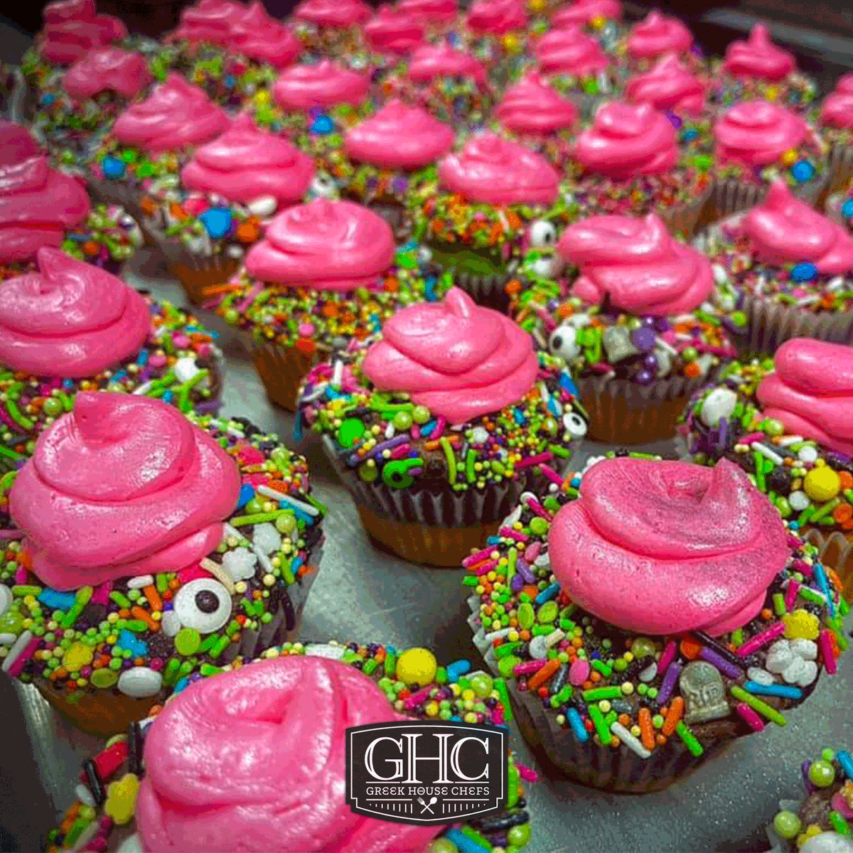 GreekHouseChefs's tweet photo. When #BlueCoatChef Melissa's sorority asked for some fun Halloween cupcakes, she sure did deliver!
•
•
•
#ghc #greekhousechefs #cupcakes #happyhalloween #lovewhatyoudo https://t.co/RjCfNgFCxu