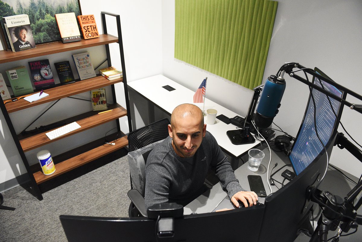 EricaPhotog's tweet photo. Urban Co-Works opens new space at 430 Franklin Street in #Schenectady #UrbanCoWorks @DSICschenectady @SchdyCountyNY @capregchamber https://t.co/GcJTUZkQIN