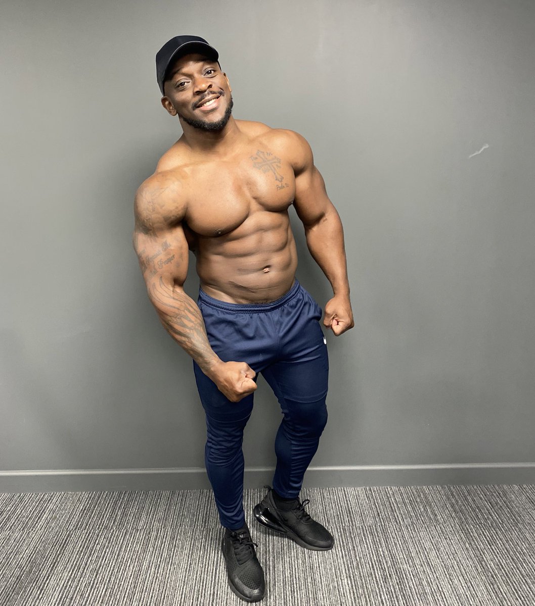 TyOGHD's tweet photo. Wishing everyone a good one! grind
💪💪💪
#whostraining ? #build #abs
#precisework #tyog #coach #leaning #weightloss #motivation #instafit #pump #musicandfitness #hiphop #afrobeats #bikinimodel #fitnessmodel #onlinecoach #bodybuilding #weightgain #grind #comprep https://t.co/mqOhjqr9DD