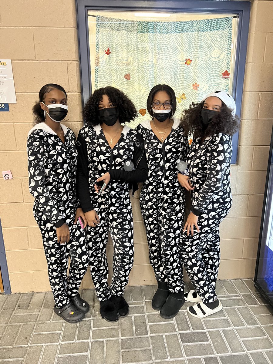 hcpss_wlhs's tweet image. Great start to Spirit Week with Pajama Day! 💚💛 #ohana