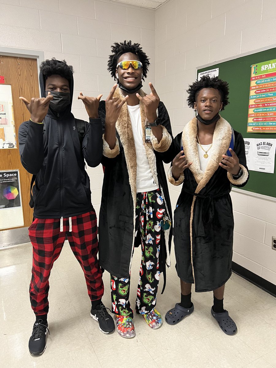 hcpss_wlhs's tweet image. Great start to Spirit Week with Pajama Day! 💚💛 #ohana