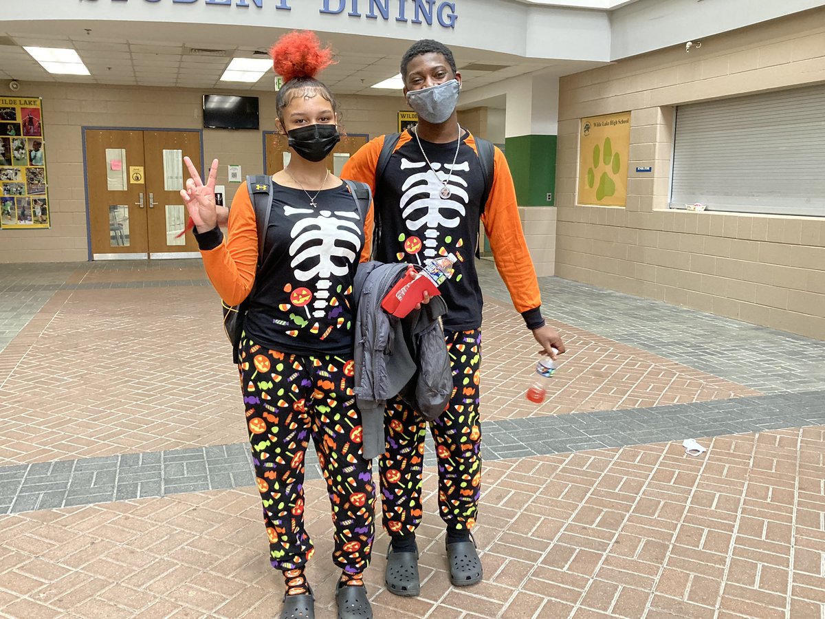 hcpss_wlhs's tweet image. Great start to Spirit Week with Pajama Day! 💚💛 #ohana