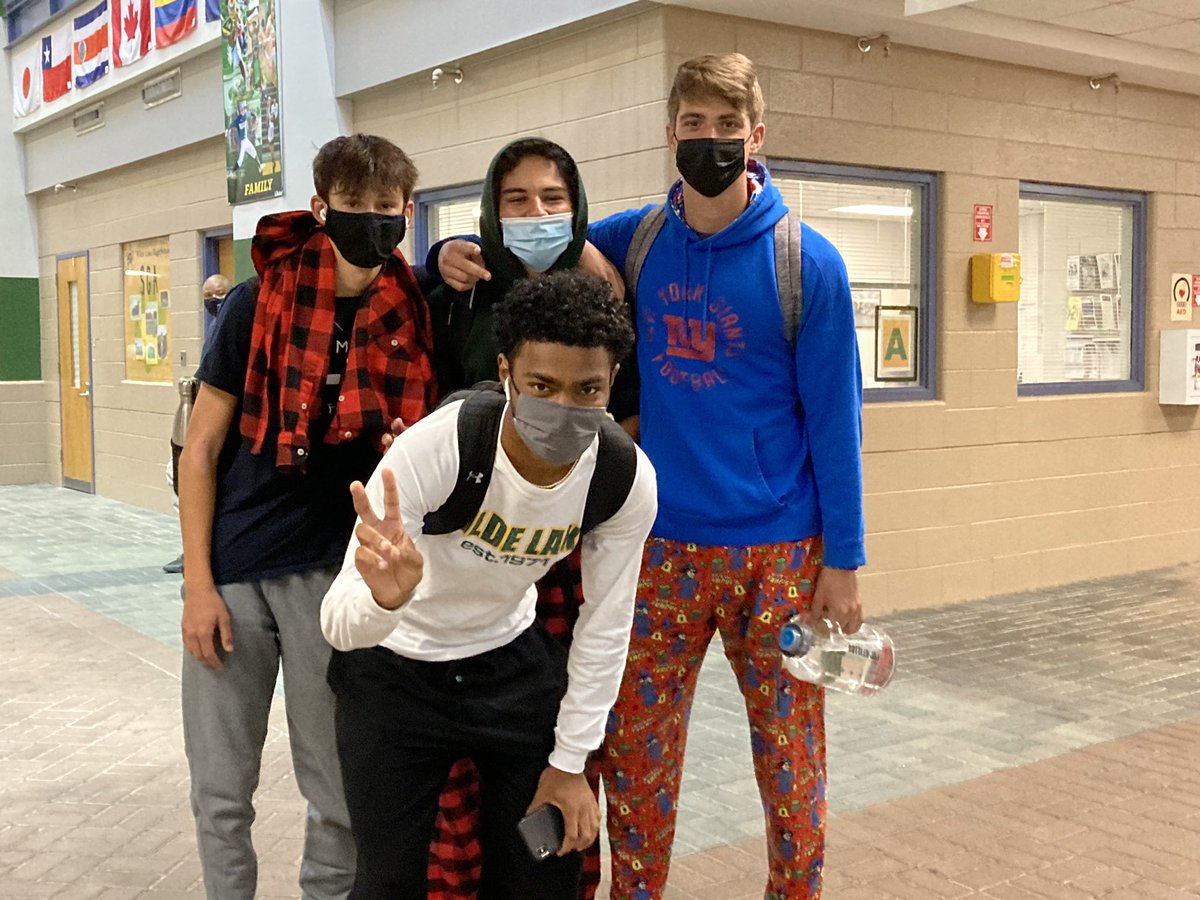 hcpss_wlhs's tweet image. Great start to Spirit Week with Pajama Day! 💚💛 #ohana