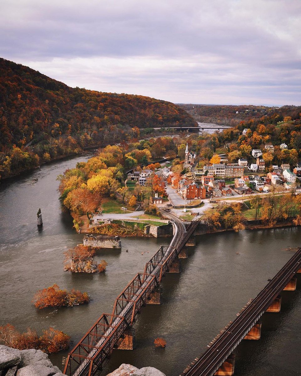 WVtourism's tweet photo. There is magic to a breezy fall day in Almost Heaven.✨

📸: https://t.co/hcPZGOkOuK
📍: Harpers Ferry National Historic Park https://t.co/l4R47gn3EO
