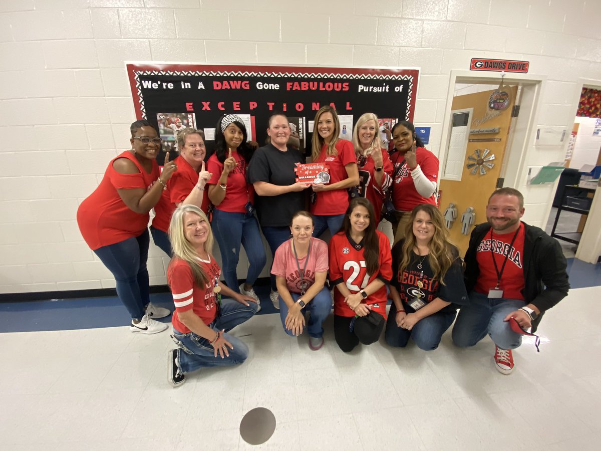 ReneePrior2's tweet photo. Celebrating HCS College Day at Flippen ES!  We’re in a DAWG Gone pursuit of EXCEPTIONAL! Go DAWGS! Go FLippen Falcons!@FLE_HCS @HenryCountyBOE https://t.co/vPUqOvZKNZ