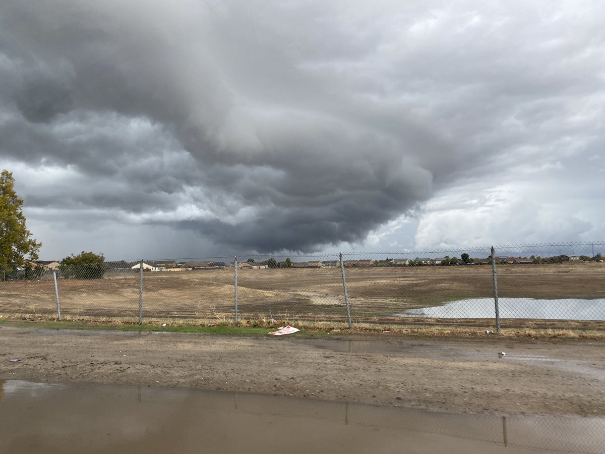 Rusty_Rat's tweet photo. @ABC30 on Fowler just north of Jensen looking east. https://t.co/wmUtkDJJ4O