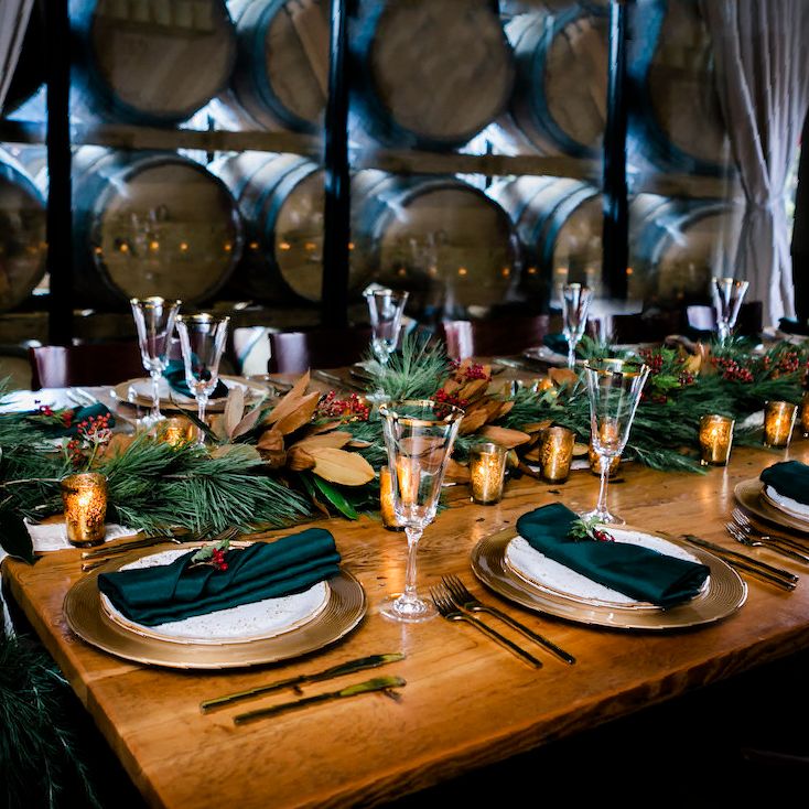 It’s your last chance to claim your gifts from us! Book your holiday party by 11/1 to get gift cards, wine discounts and more! 🎄🕎✨ Get in touch &amp; start planning here: bit.ly/tistheseason20…