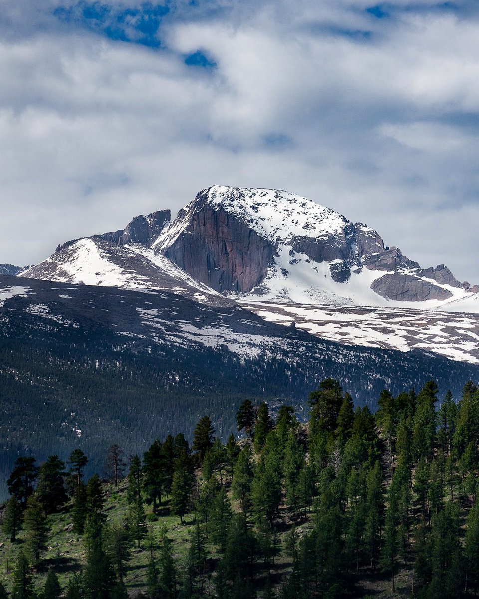 dakota_mo's tweet photo. A view of Longs Peak to kick start you week! https://t.co/MoauAskOKj