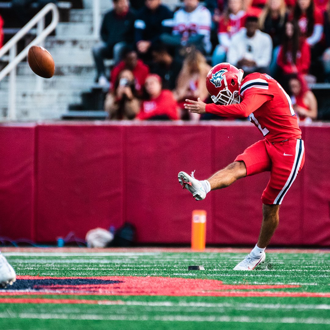 𝗪𝗢𝗟𝗩𝗘𝗦 𝗢𝗙 𝗧𝗛𝗘 𝗪𝗘𝗘𝗞 

This group shined in our Homecoming win 🙌

Offense: Tyquell Fields
Defense: The entire defensive squad 
Special Teams: Angelo Guglielmello

🌊🐺 x #HOWL