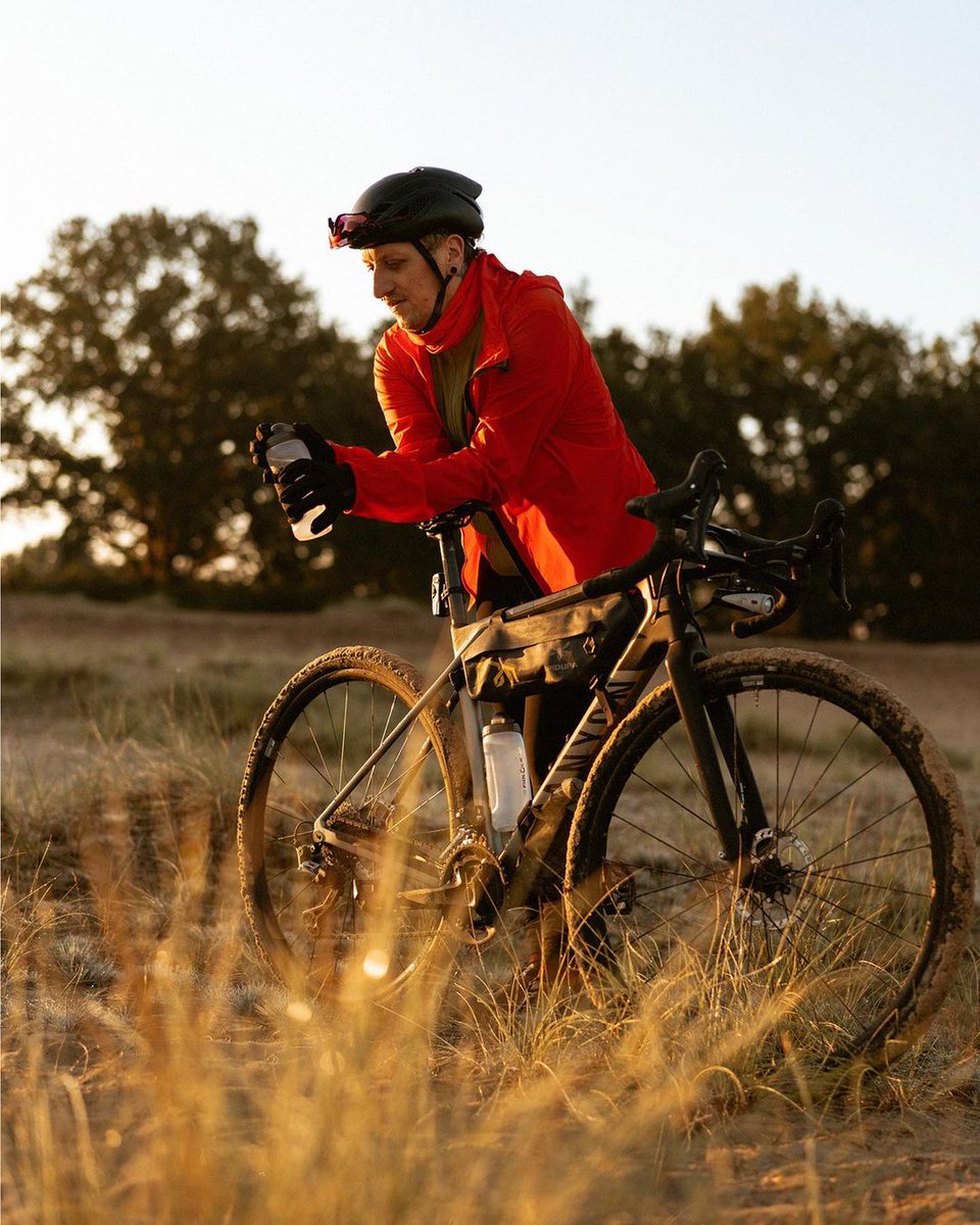 LightandMotion_'s tweet photo. Killer shots captured by our friends from across the world @ridepunkride 🔥

Check out the duo's new website for all things cycling, photography, and travel with the link in their bio.

Lighting - VIS 180 Pro + VIS Pro 1000 Trail

#lightandmotionbikelights #ridepunkride #cycling https://t.co/kJcZmfmCDn