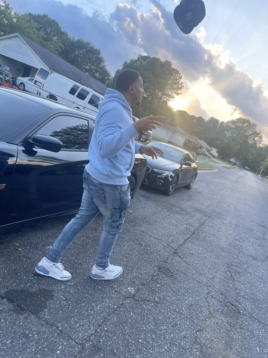 Dylloooo__'s tweet image. I watched family past and my closest friends change🥷🖤