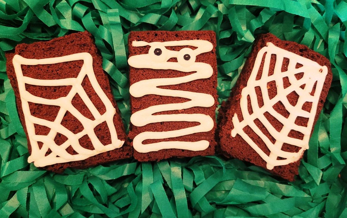 PLPBakery's tweet image. Last week to get your Halloween Brownie orders in.
Halloween is this Sunday and why not have a brownie slab to snack on whilst watching some spooky films!