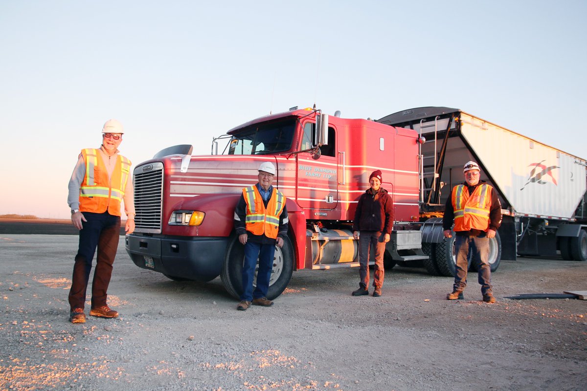 Opening morning at Viterra's new grain terminal east of Rosser bright and early this morning. @MinEichler joined Viterra's @kklimp13 & Kevin Harms as they welcomed @fionajochum from Blue Diamond Farms with the 1st load of red spring grain.