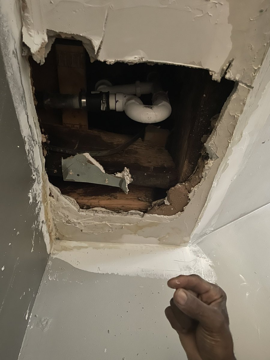 shaTIRED's tweet photo. URGENT: #MutualAid request for a Black single mother of 3. Her pipes burst this morning and it’s a safety hazard for the children.

Estimated repairs $1,100. BOOST. 

Cashapp is: https://t.co/jK1aVqQKqC https://t.co/LLtF7tFLBI
