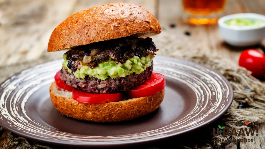 URaaw's tweet photo. Nothing is more comfortable than a Black Bean Burger. A classic with a plant-based twist. 

#healthyeating #cleaneating #eatclean #nutrition #fitfood #wholefoods #plantbased #veganlife #vegansofig #veganfood #whatveganseat https://t.co/iUHxumKz8Z