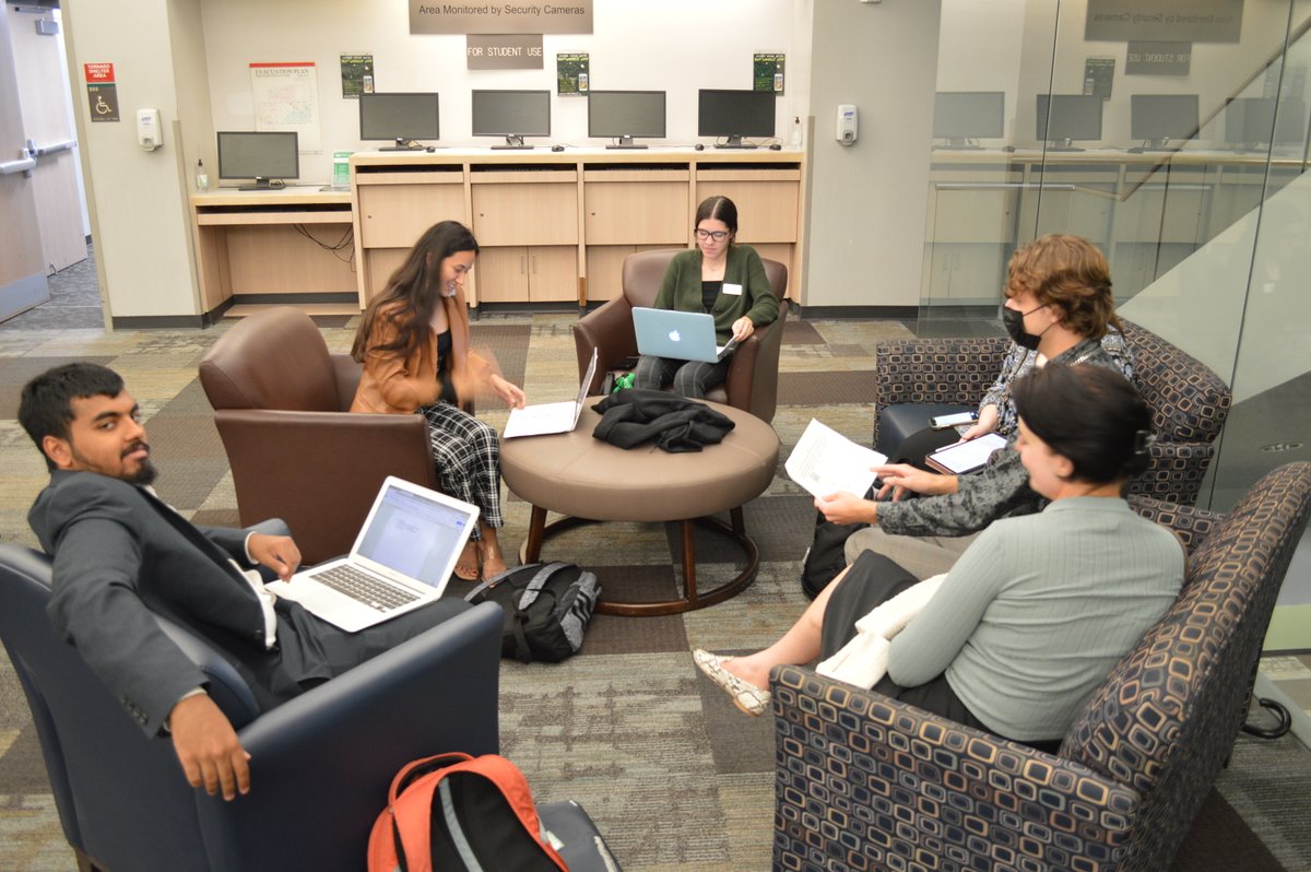 UNTPLP's tweet photo. Our members have been hard at work for the past two weeks on their McKinsey case study! They have not only been able to work on real world problems, but they have also been able to present to and get feedback from seasoned professionals 🦅

#untplp #morethanaprogram https://t.co/xHVlhF0OBK