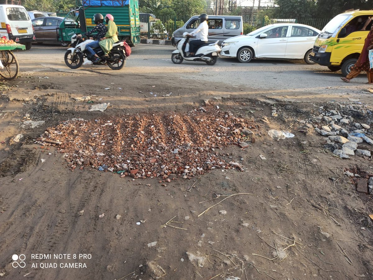 dcrohinizone's tweet photo. Entrance of Bheem Nagar Mandi Filling and dressing of Brick Aggregates/Malba Ward No. 50N by EEM-ll/Rohini Zone. @NorthDmc @mayornorthdelhi @IrpsVivek @vrikshit https://t.co/Un1kHvIjUk
