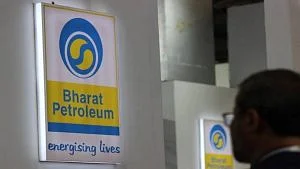 tv9gujarati's tweet photo. BPCL Privatizationની યોજનામાં આવ્યો અવરોધ, બોલી લગાવનાર કંપનીઓને નથી મળી રહ્યા સહયોગી
#BPCL #BPCLDisinvestment #BPCLPrivatization
Read: https://t.co/yYgjerPUdf https://t.co/tHnR9ueBX6
