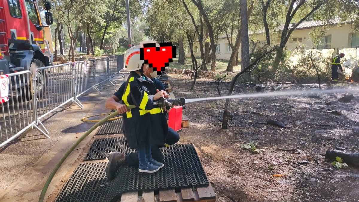stephanievrnet's tweet image. Journée à #uiisc7 #brignoles #jpo 🚒🚁  un futur pompier 🥰❤💙