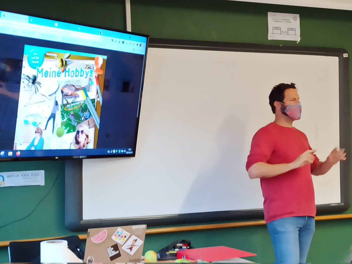 FerreresMaria's tweet photo. Avui tenim, gràcies al nostre company @marcal_oliver, idees de com elaborar un collage personalitzat sobre "Unsere Lieblingsdinge“ per l'exposició que farem #danke #daf4 @INS_Pla_Marcell https://t.co/TKUZ4f04uP