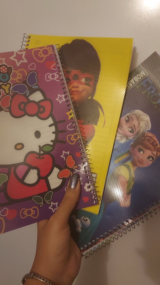 به بابام گفتم چندتا دفتر بخر برام 
و بابا واسه دختر دانشجو ش دفتر خریده 😂🤦‍♀️