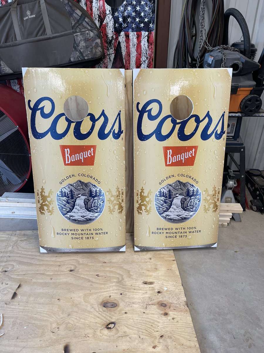 Tylerwelch0659's tweet photo. Custom cornhole boards if you’re interested shoot me a message and we can get you squared away can do any design from beer logos to brands https://t.co/gBjgphI7FR