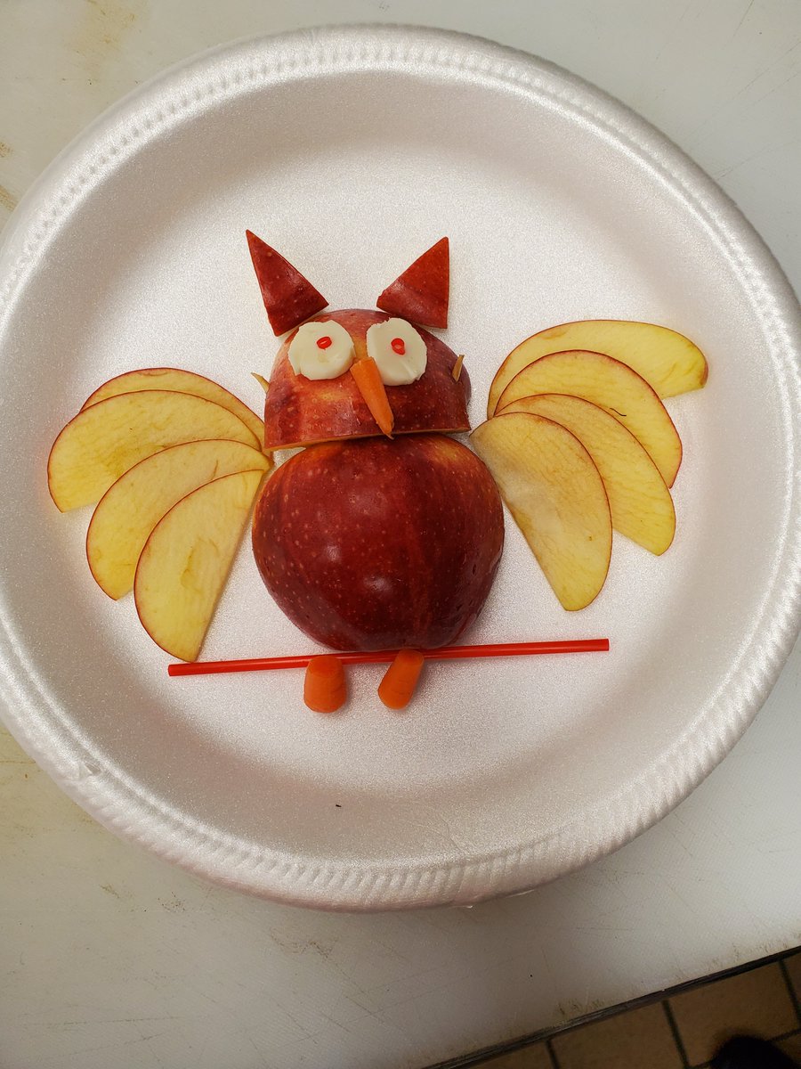 lunchgardenlady's tweet photo. It's deliciously fresh & creative out there! #SchoolLunchHeroes #CafeteriaFun @my_pcs @LSchoolfood https://t.co/VkuJ7kRlKH