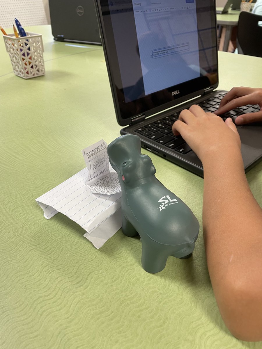 CamachoQUEST's tweet photo. We had a guest today in class. He is such a diligent worker! #ourschoolourstory https://t.co/vgXNvJAefM