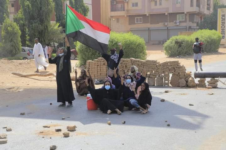 NusaibaAli2's tweet photo. رجالتك الهيبة 
نسوانك الحارات✌
#العصيان_المدني_الشامل 
#الردة_مستحيلة https://t.co/B2HcU6n872