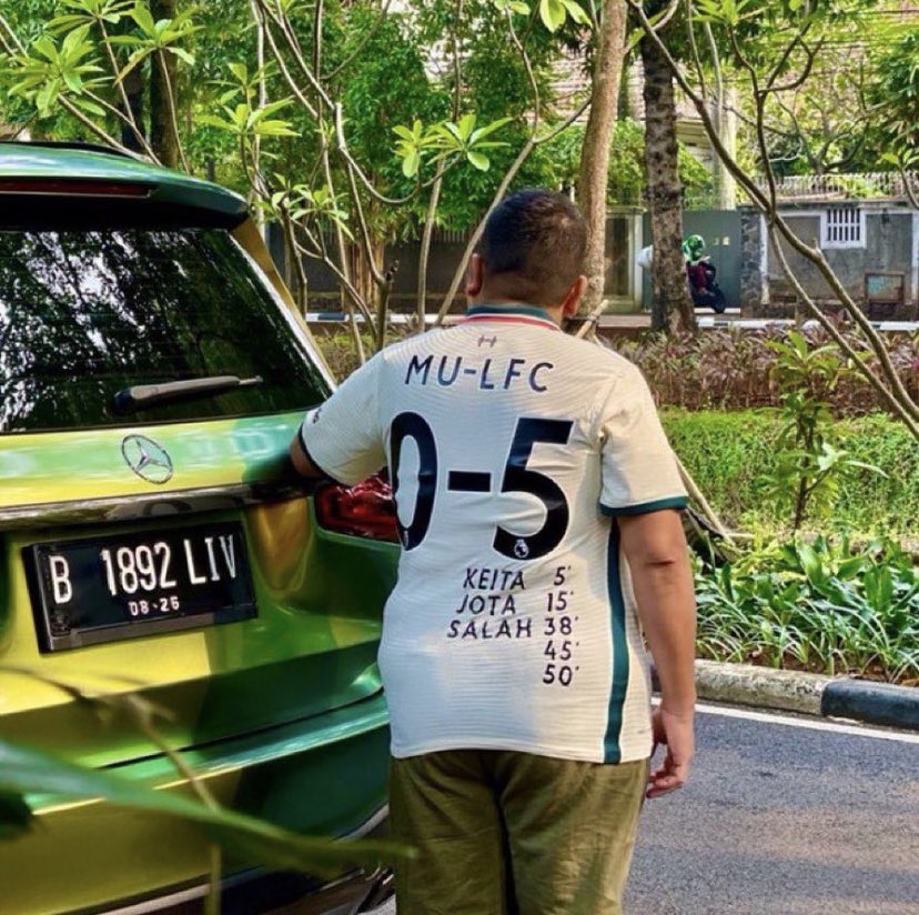 Watch_LFC's tweet photo. This Liverpool fan spotted in Indonesia 😂 https://t.co/Oy7gC9nI8k