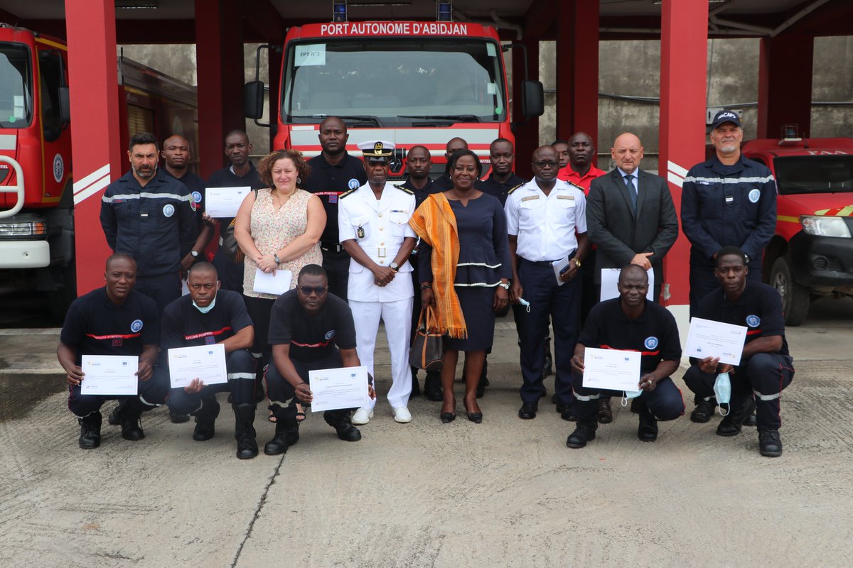 SepcimA's tweet photo. #SEPCIMACTUS
Cérémonie de remise des attestations de fin de stage à 12 pompiers stagiaires du #PAA ayant pris part à la formation en incendie niveau chef d'agrès dispensé par @expertisefrance dans le cadre du projet #Wecaps financé par l'UE.
#Sécurité #Sûreté #Maritime #CIV https://t.co/cLyElHiVnJ