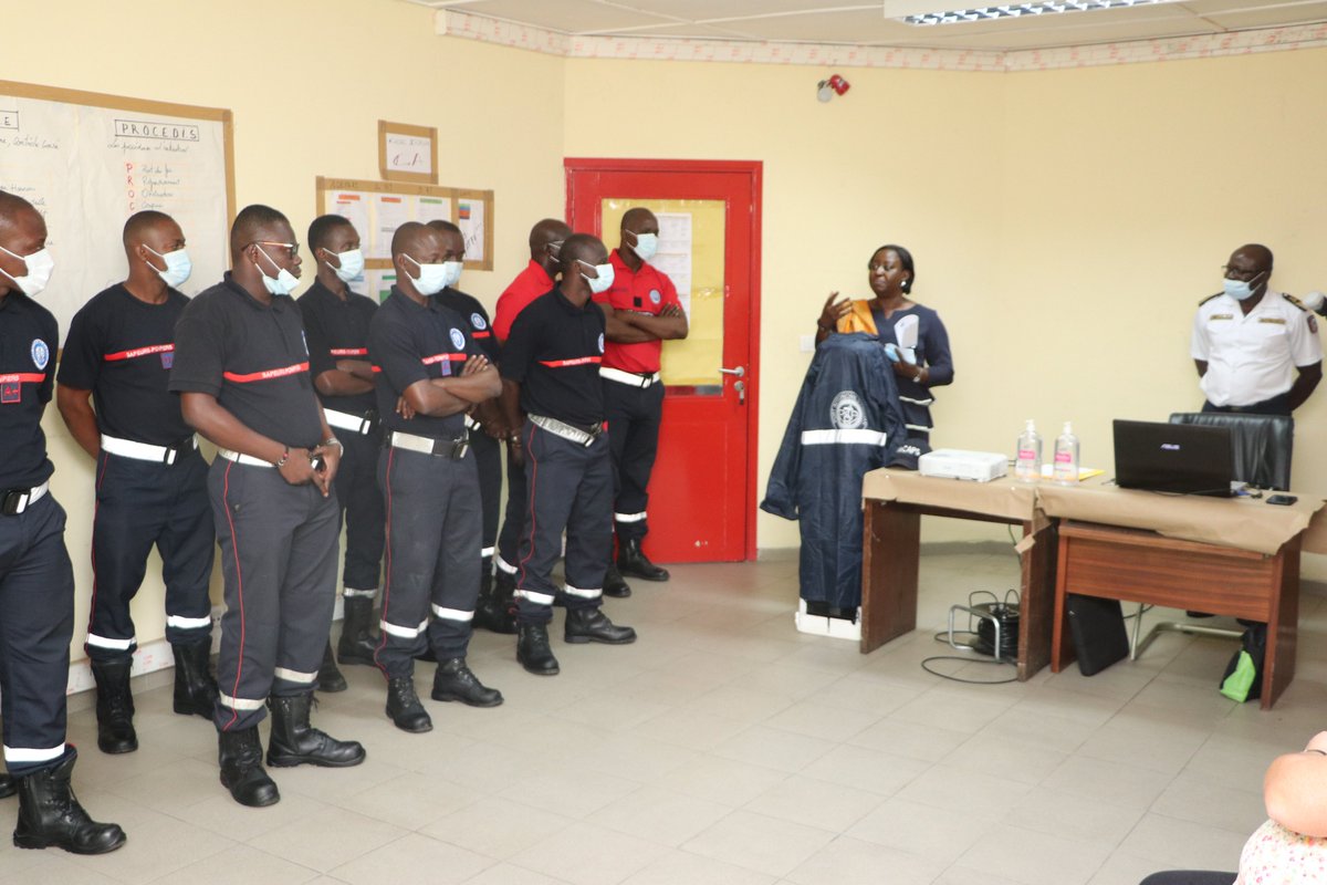 SepcimA's tweet photo. #SEPCIMACTUS
Cérémonie de remise des attestations de fin de stage à 12 pompiers stagiaires du #PAA ayant pris part à la formation en incendie niveau chef d'agrès dispensé par @expertisefrance dans le cadre du projet #Wecaps financé par l'UE.
#Sécurité #Sûreté #Maritime #CIV https://t.co/cLyElHiVnJ