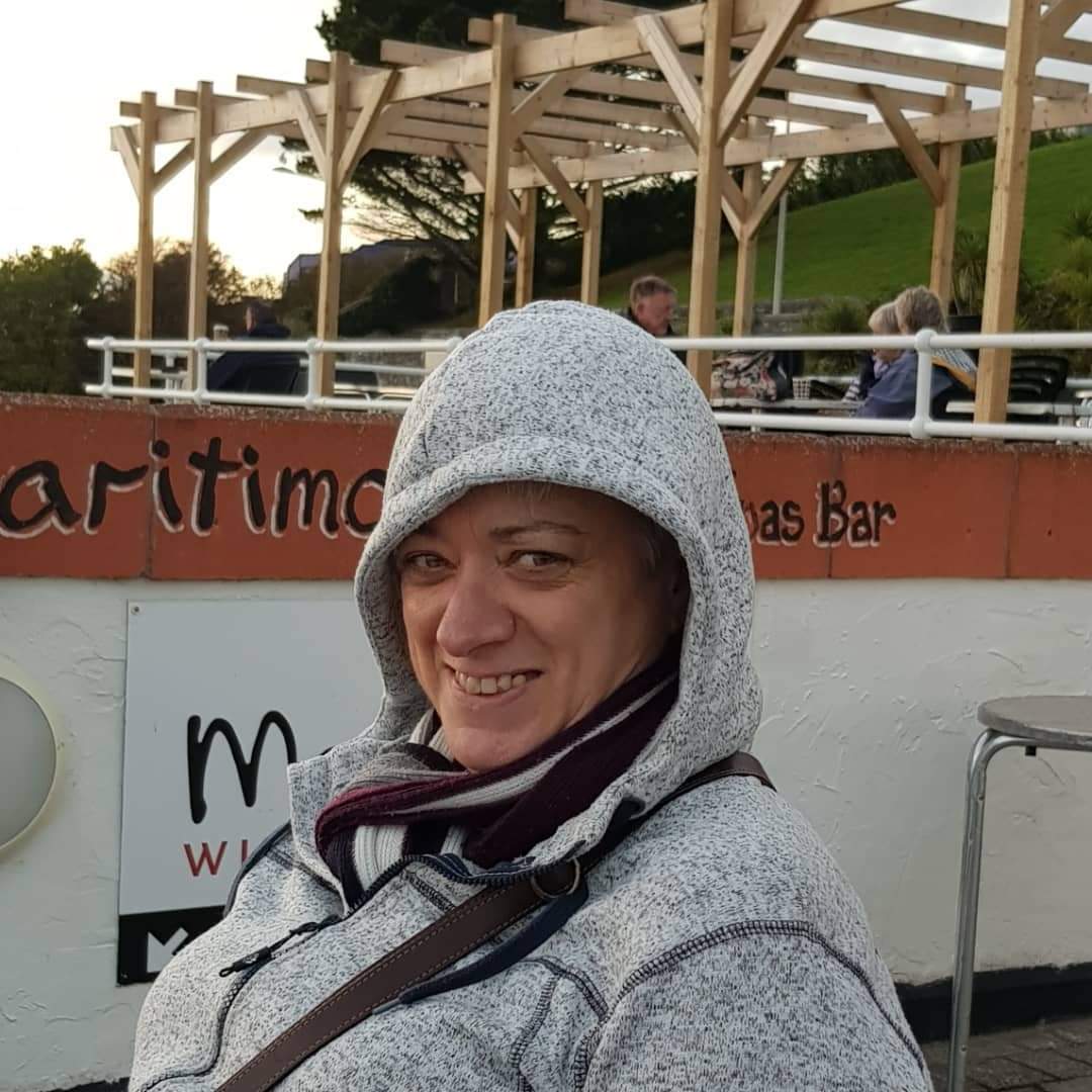 TraceyN67's tweet photo. Lovely but chilly coffee after work with @tinasaggers #coffeeshack #plymouthhoe #Friends https://t.co/MPgmsJEnSl