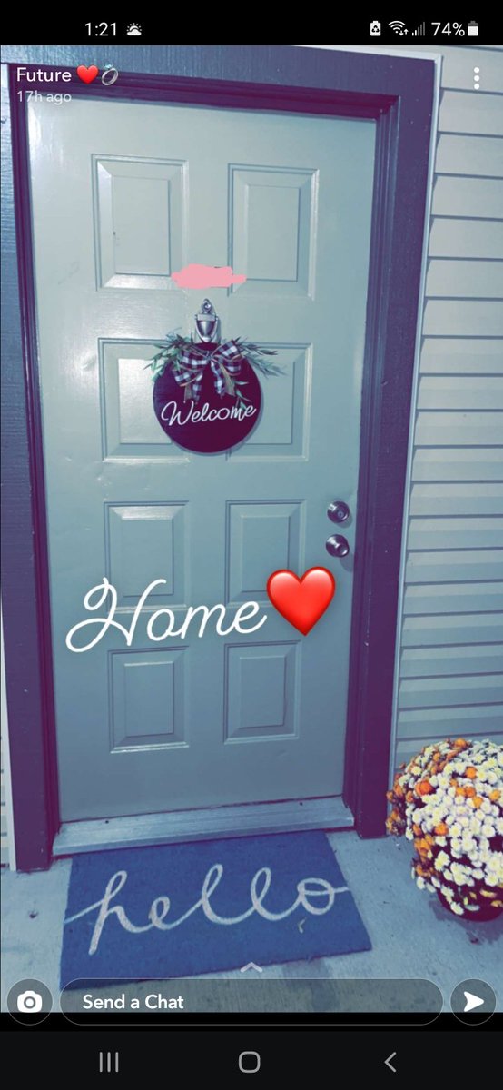 Twxstrr's tweet photo. Been in our apartment for 3 weeks now, finally feels like home. ( favorite door to see) https://t.co/LtuxhIchPz