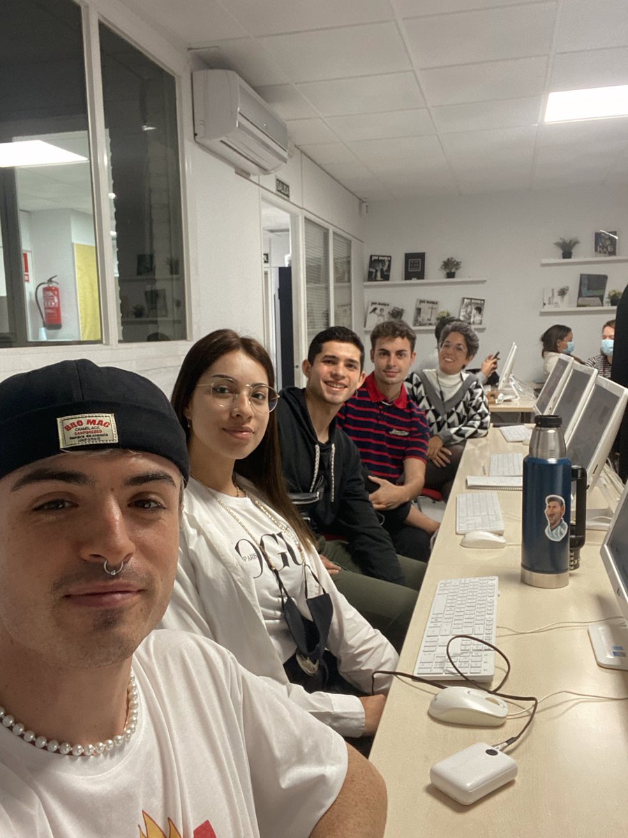 IruMarketing's tweet photo. #Losdelfondo 🤪 #equipo219 https://t.co/IORAif7DYK