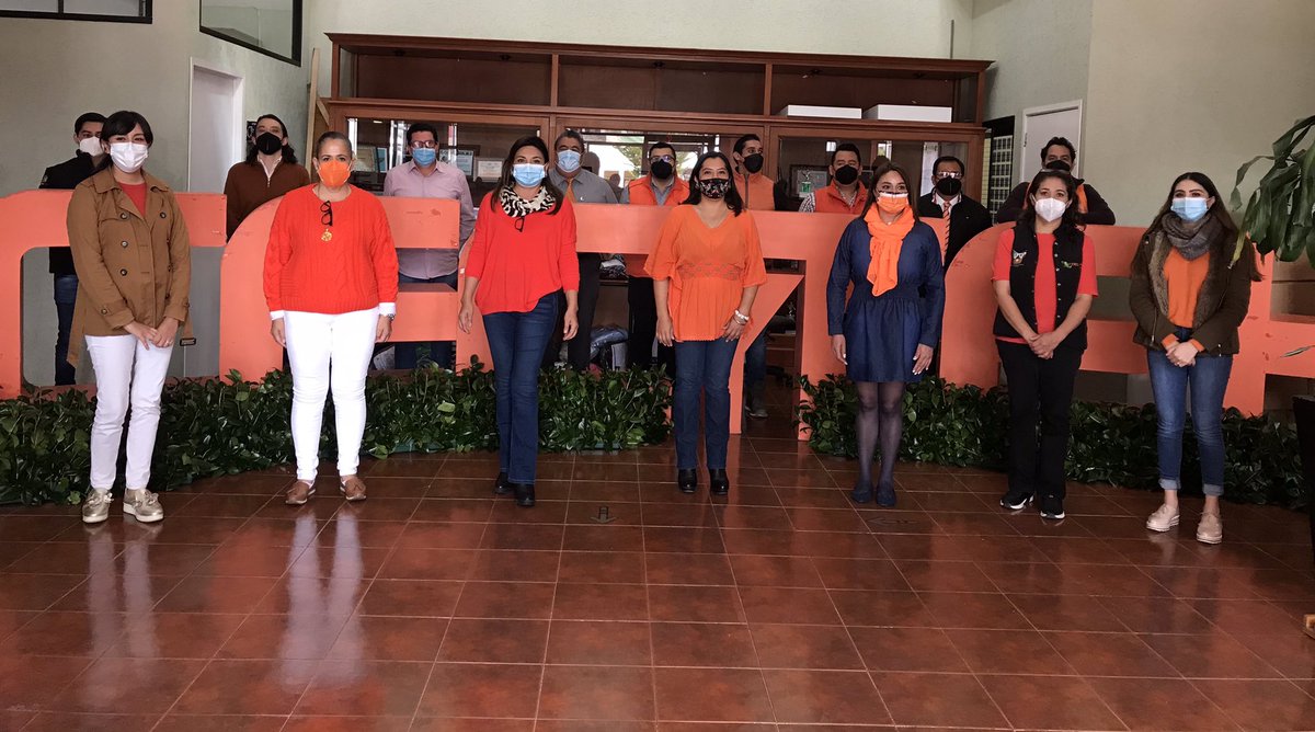 CECyTEHidalgo's tweet photo. Dentro del marco del #DíaNaranja personal de Dirección General y los 41 planteles del #CECyTEHidalgo participan realizando diversas actividades, con la finalidad de generar conciencia y erradicar el maltrato en niñas y mujeres. 🧡👧🏻👩🏻‍🦰👱🏻‍♀️👩🏽‍🦱🧡 https://t.co/N3DMXzifJP