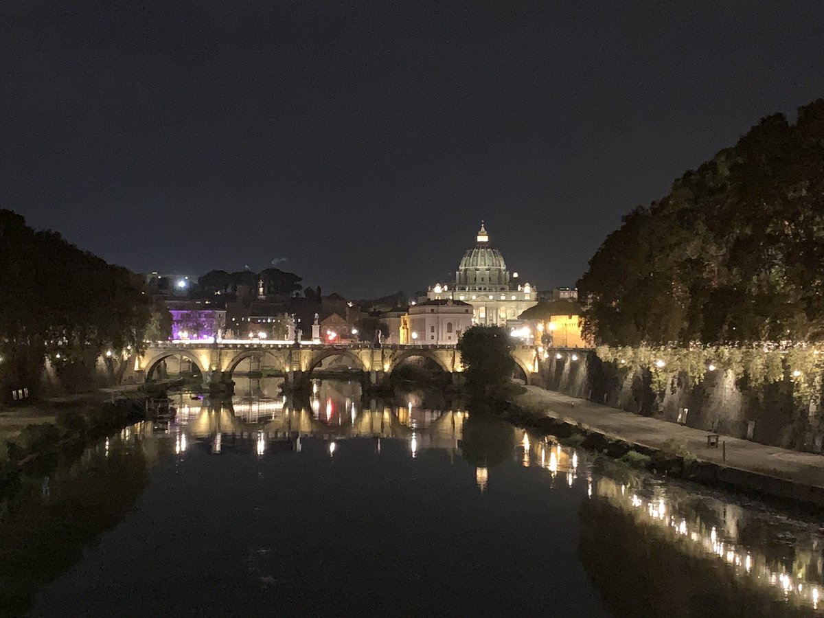 Arrêt sur le pont Umberto I après ma première journée à <a href="/AgenceIMEDIA/">I.MEDIA</a>, trop heureuse de travailler sur l'actu du Vatican avec une dream team ;) #Romaforever