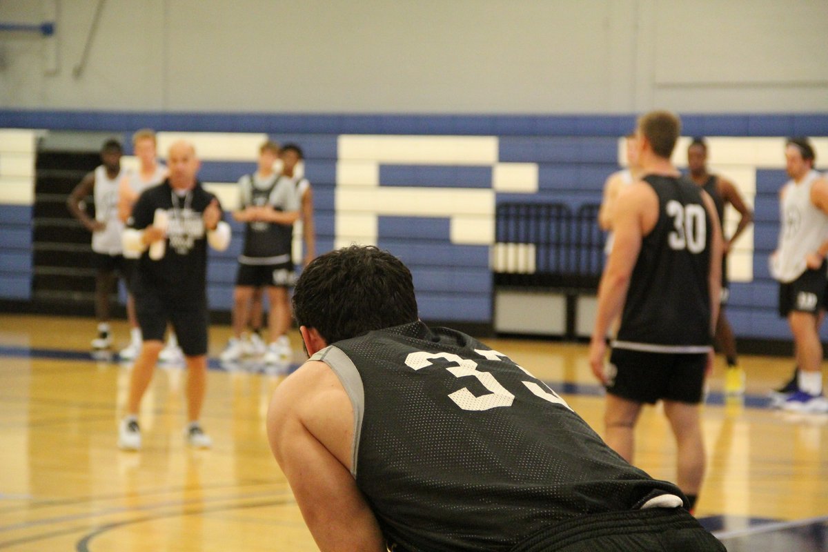 UDHoops's tweet photo. First week of practice in the books! Back at it this afternoon! 

#d3hoops #FlySparty https://t.co/zk72eXYTfe