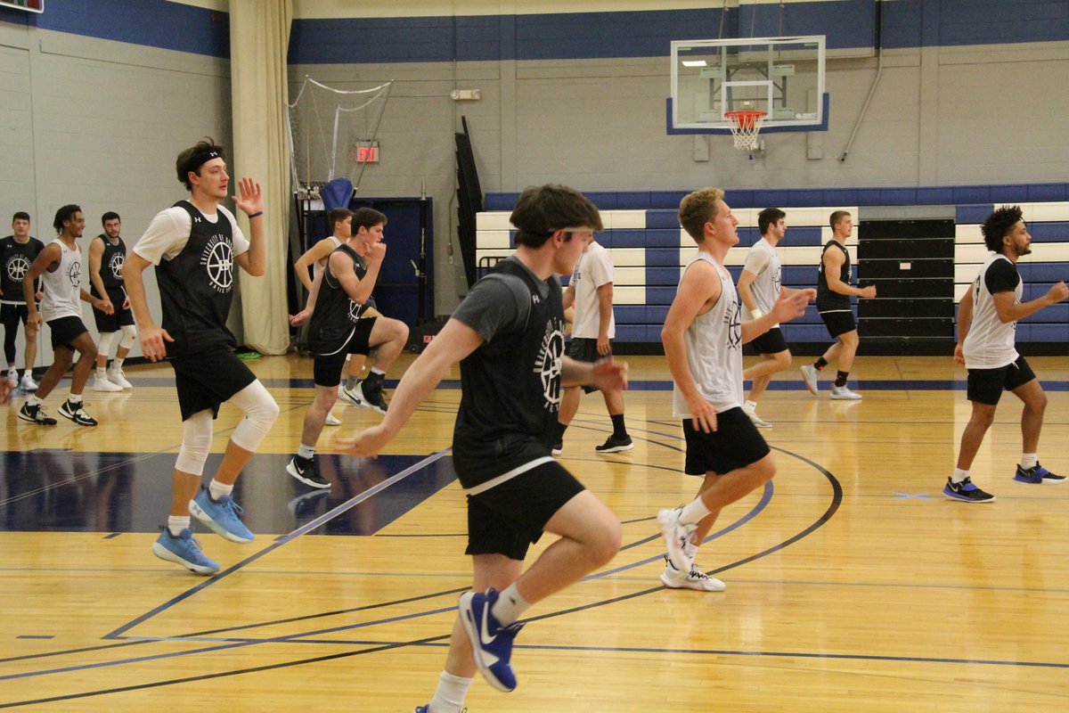 UDHoops's tweet photo. First week of practice in the books! Back at it this afternoon! 

#d3hoops #FlySparty https://t.co/zk72eXYTfe