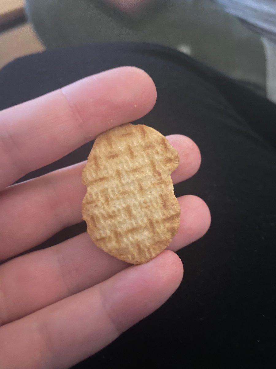 LilyRussell's tweet photo. @CadburyUK oh the disappointment when my last festive friend had no chocolate 😭 https://t.co/L8FvLJNJEd