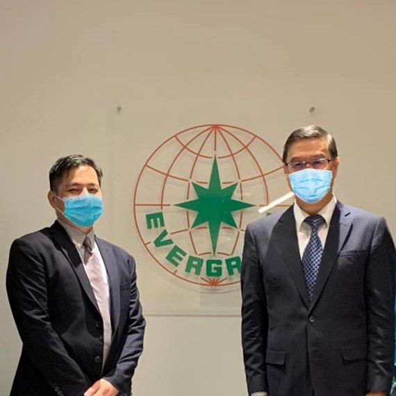 El Emb. Miguel Li-jey Tsao señaló: “El ámbito comercial de Evergreen abarca la aviación, el transporte marítimo, la fabricación de acero, la hotelería y otras industrias. Además, siempre apoya las actividades de caridad para cumplir las resposabilidades sociales de la empresa.”