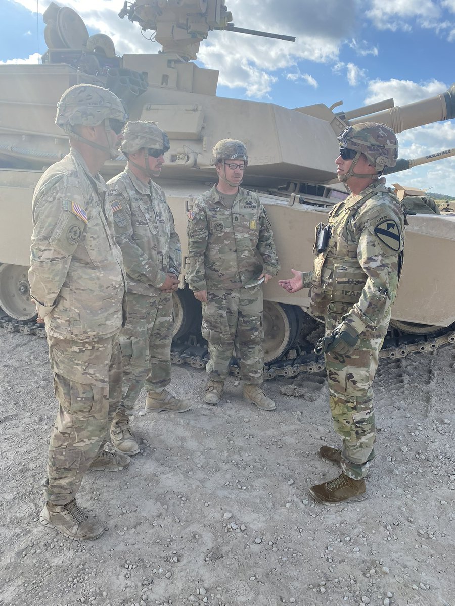 Who will earn Top Gun???? MG Rone and I visited <a href="/1st9cav_/">1st Battalion, 9th U.S. Cavalry Regiment</a> , <a href="/1stCav2bct/">Black Jack Brigade</a>, prior to qualification. #1CDDCSM #whodidyouinspiretoday #winningmatters #livethelegend #FirstTeam #WeAreTheCAV