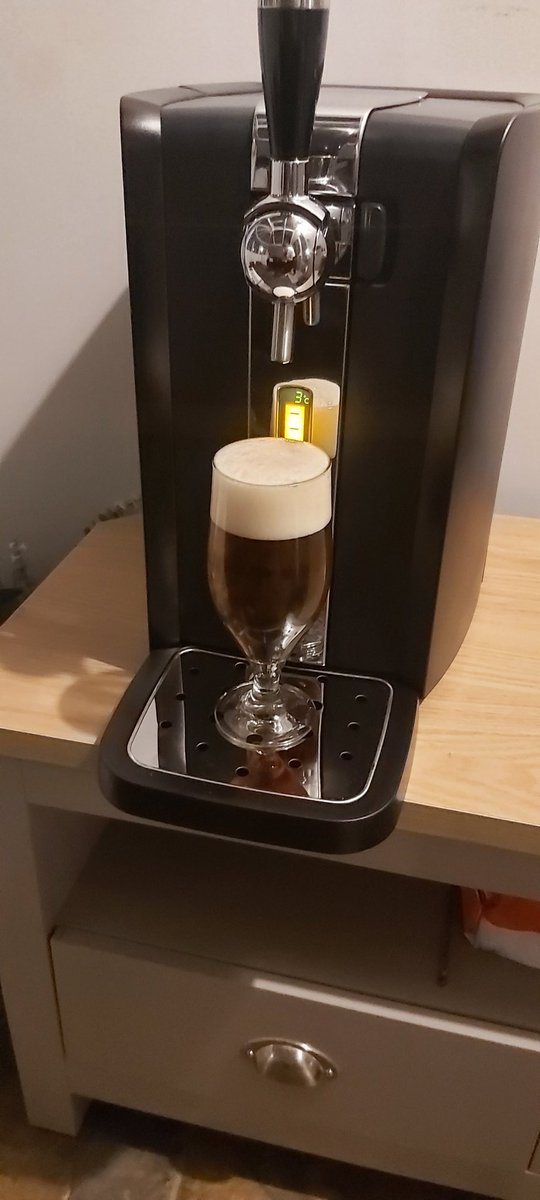 IrishRyeRye's tweet photo. #DraftWeek @TheBeerHawk  throwback to my first glass! https://t.co/kQyaW0apMt