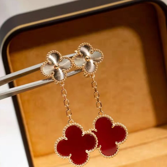 mkcrider24's tweet photo. So good I had to share! Check out all the items I'm loving on @Poshmarkapp #poshmark #fashion #style #shopmycloset #vancleefarpels #jonesnewyork #unbranded: https://t.co/RPB7mw26Pi https://t.co/nMFPAKrfEg