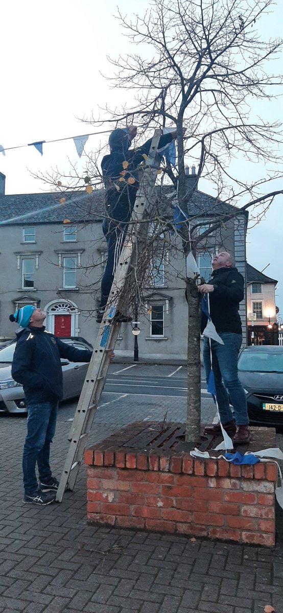 mountmellickgaa's tweet photo. Many hands make light work 🔵⚪ https://t.co/SsmwNp3oqi
