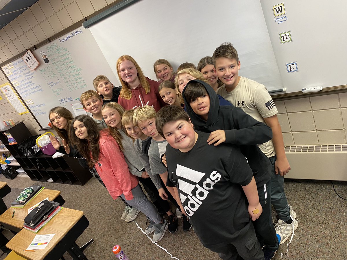 b_nelson28's tweet photo. 16 students! #paperchallenge #6thgrade #GoCiGo https://t.co/axIIfA3EtP