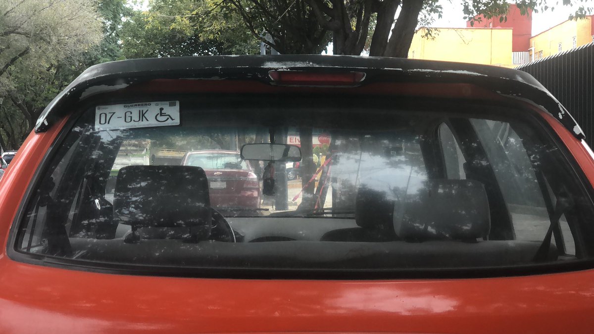 Michavo_69's tweet photo. @SEDEMA_CDMX no tiene ni una sola verificación y nadie lo a parado qué raro y él conductor no es discapacitado https://t.co/abYQSCjhIT
