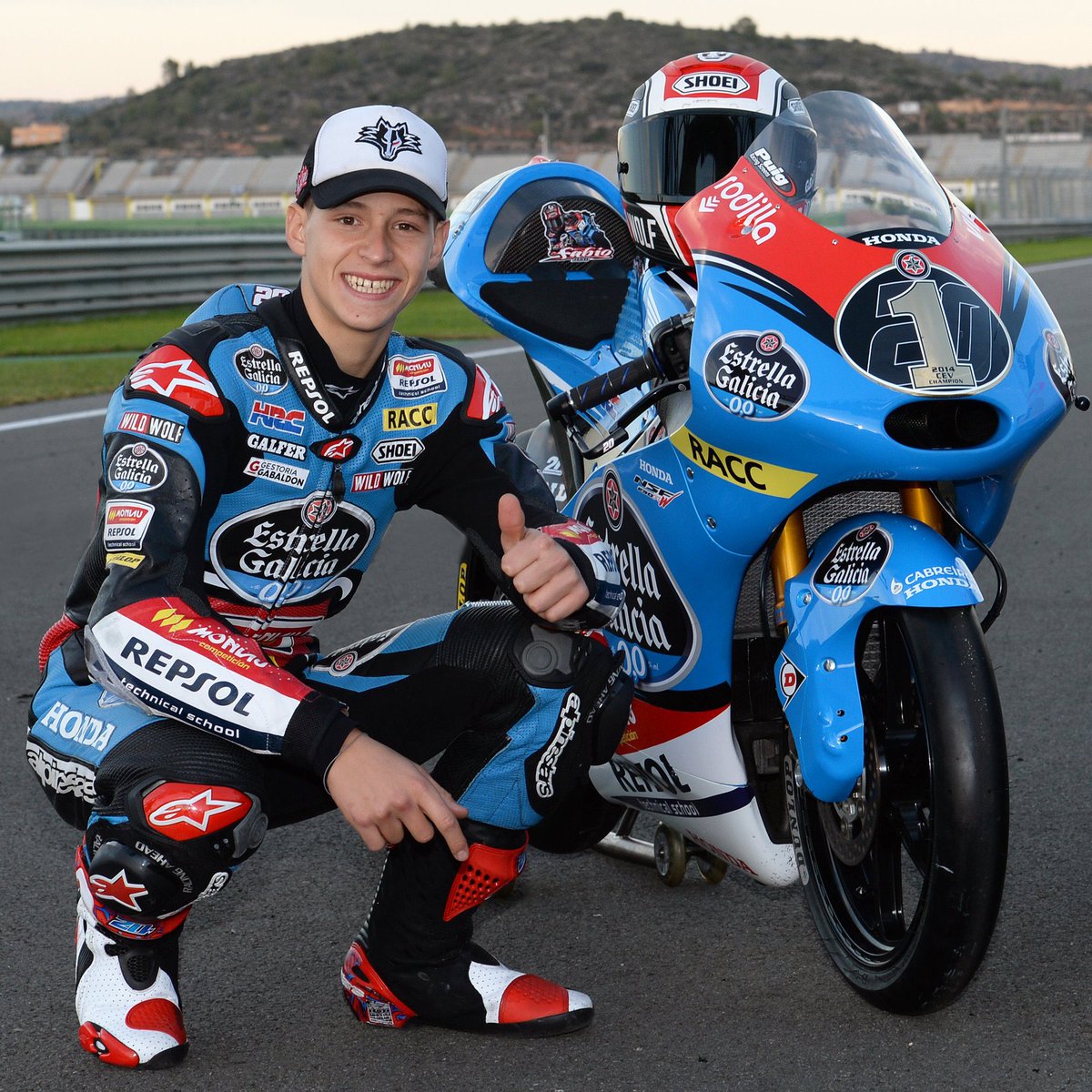 ibanventura's tweet photo. Es un orgullo y una gran alegría ver, de nuevo, un campeón del mundo de #MotoGP que ha pasado por la estructura de #Monlau. Fue campeón del #FIMCEV en 2014 y debutó en el Mundial #Moto3 en 2015 con el Team @EG00 @MonlauRepsol. Felicidades @FabioQ20!! https://t.co/hHSDOwz0ev