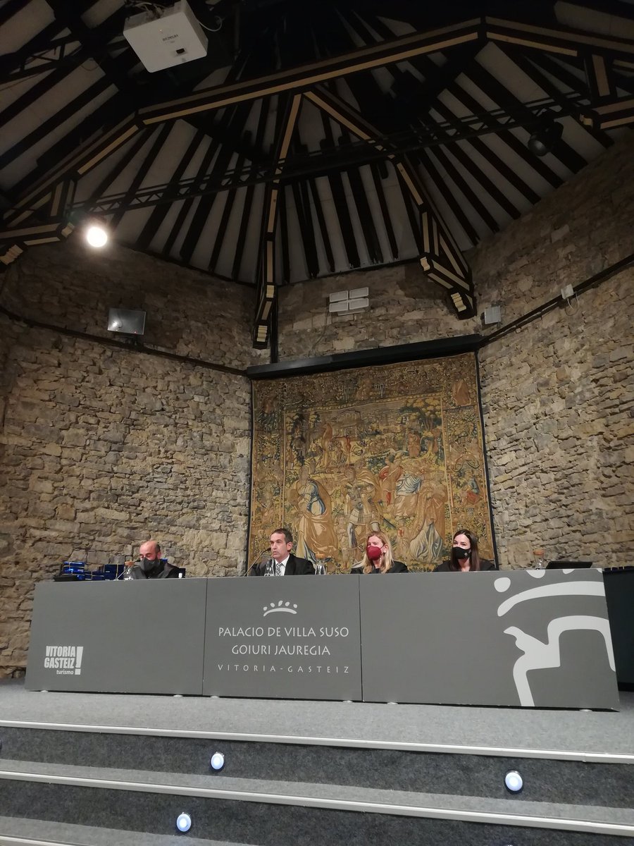 Hoy hemos tenido la jura de nuevos colegiados y premios a los compañeros con 25 y 50 años de profesión 👏👏 ¡¡¡Enhorabuena a todos!!! <a href="/icaalava/">ICA Alava/Araba</a> #abogacia #abogaciajoven #abogaciaespañola #VitoriaGasteiz #alava