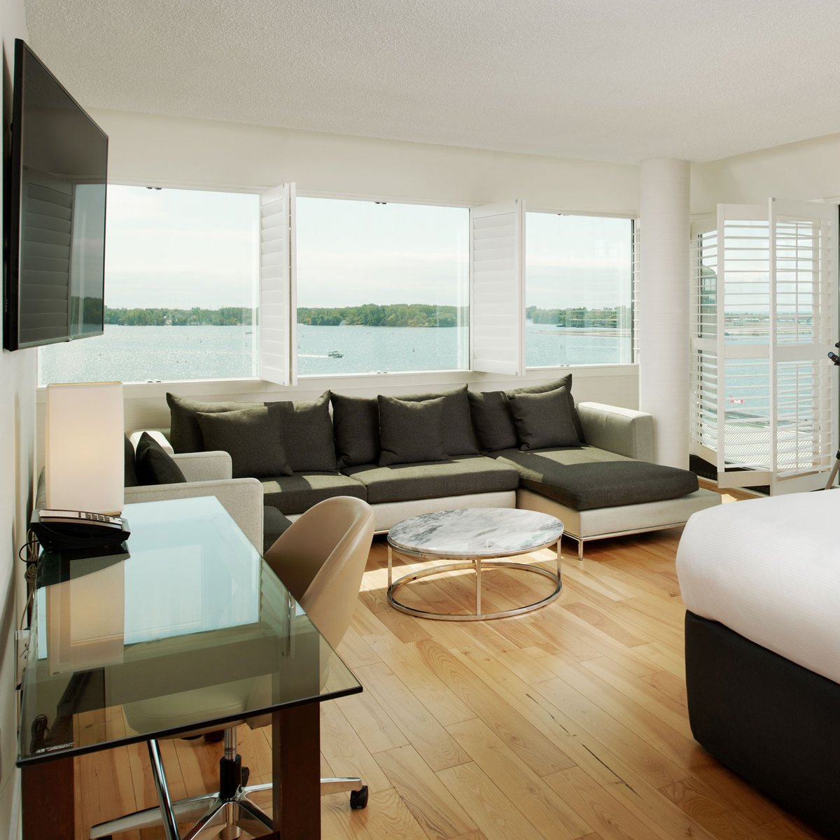 radissonbluTO's tweet photo. Radisson Rewards members - this rate is for you! Earn 7,000 bonus points per night when you book our 7K bonus points offer. Not a Radisson Rewards Americas member yet? What are you waiting for?

https://t.co/EqWwnRXGUx https://t.co/EmaFa2M6hl